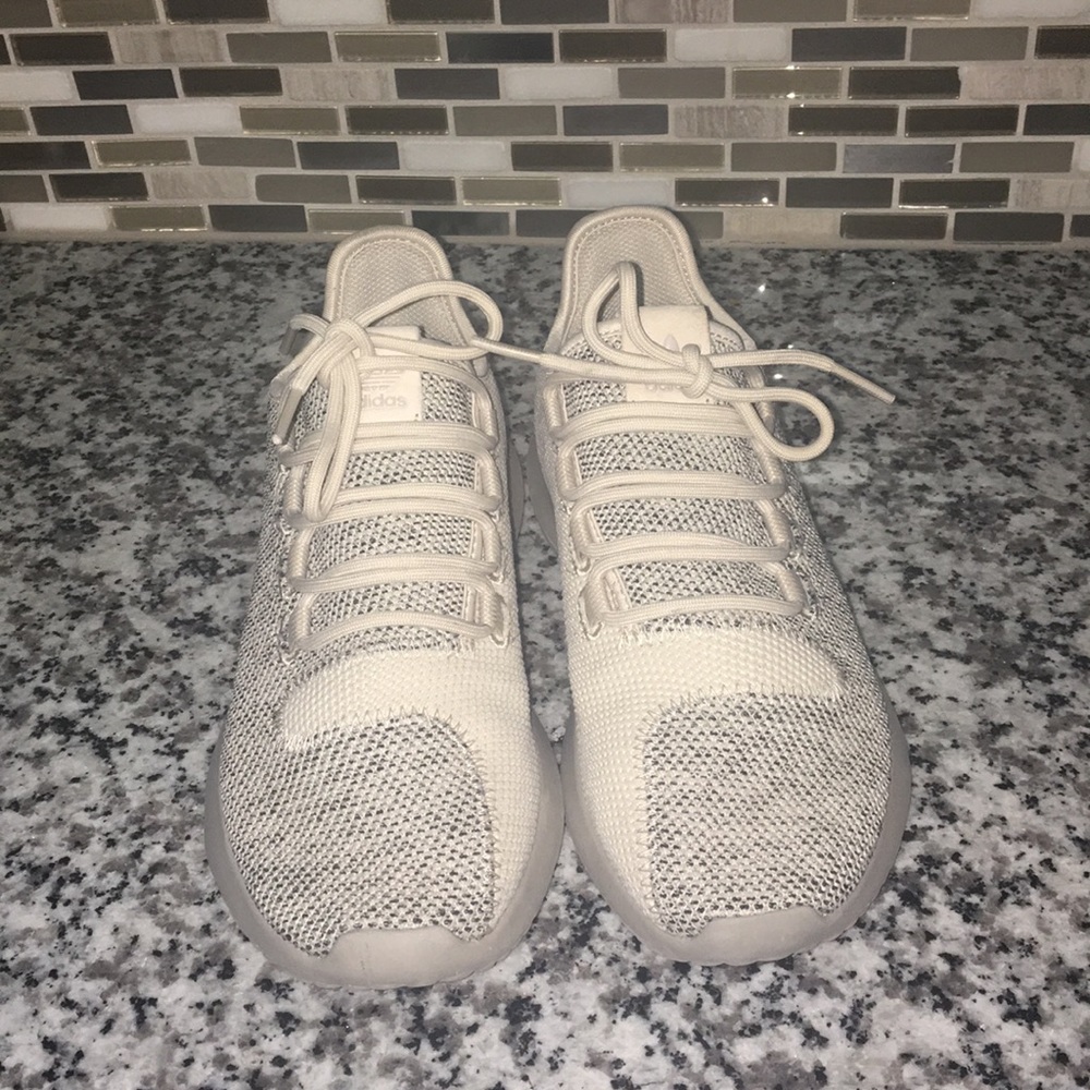 Sz 5 youth/7 women’s Adidas Shadows